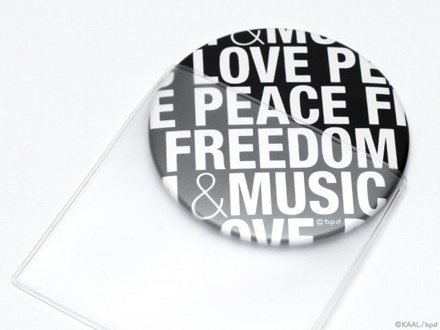 LOVE PEACE FREEDOM MUSIC タイポグラフィのコンパクトな缶ミラー