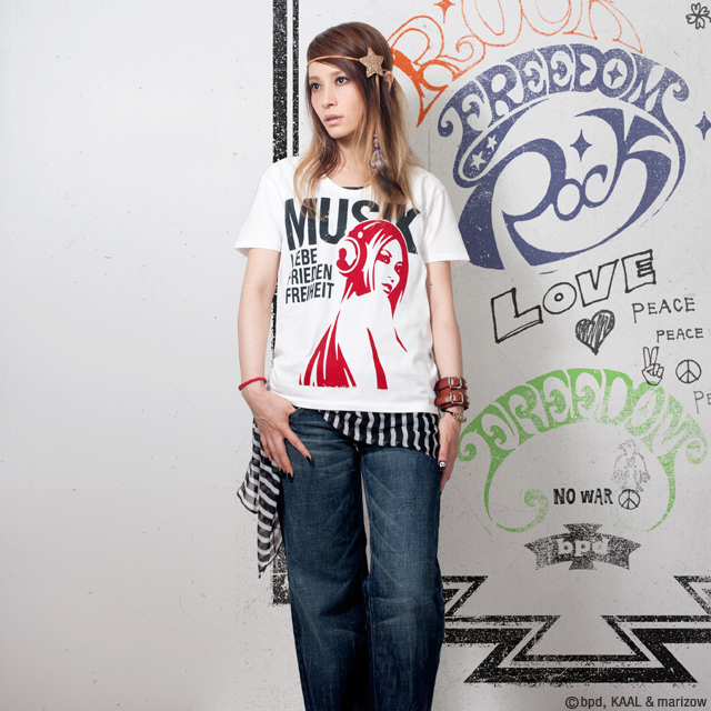 musicザインTシャツ 女性モデル